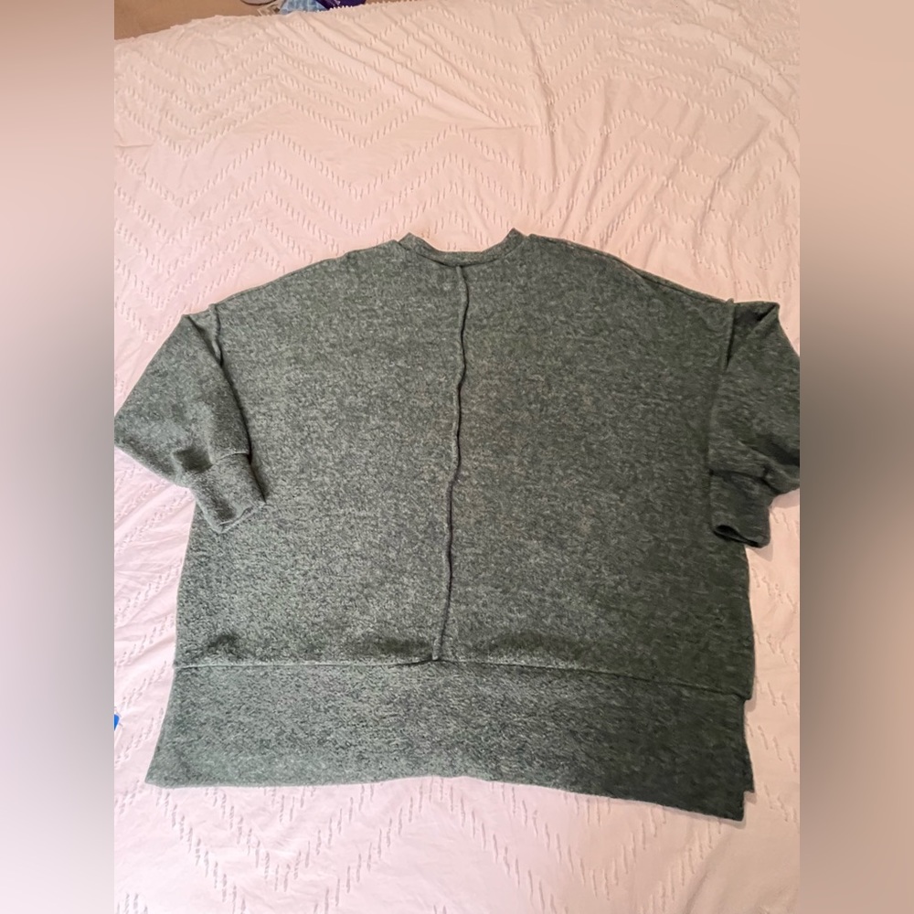 Zenana oversized fleece top. Size a small - Picture 2 of 5